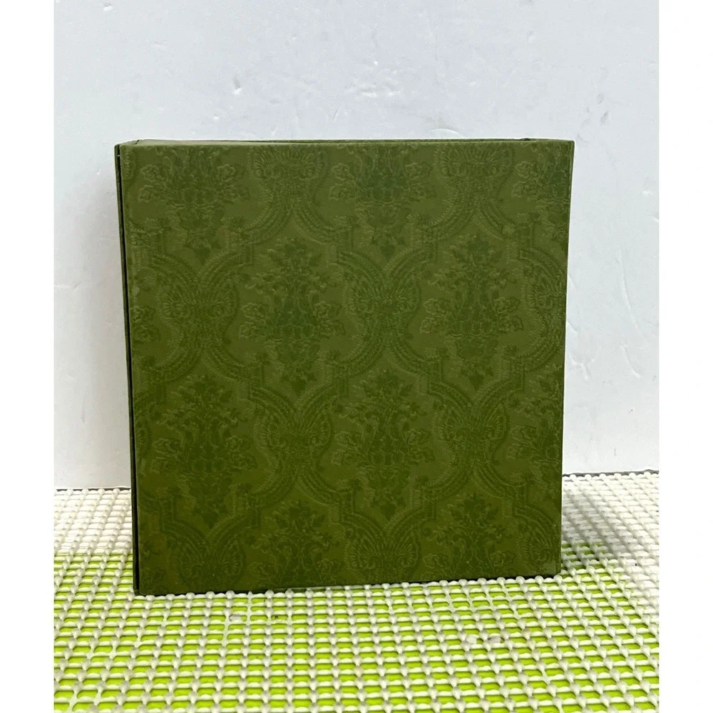 Gucci Olive Green Decorative Textured Gift Box 7.5x7.5x3 in good condition
